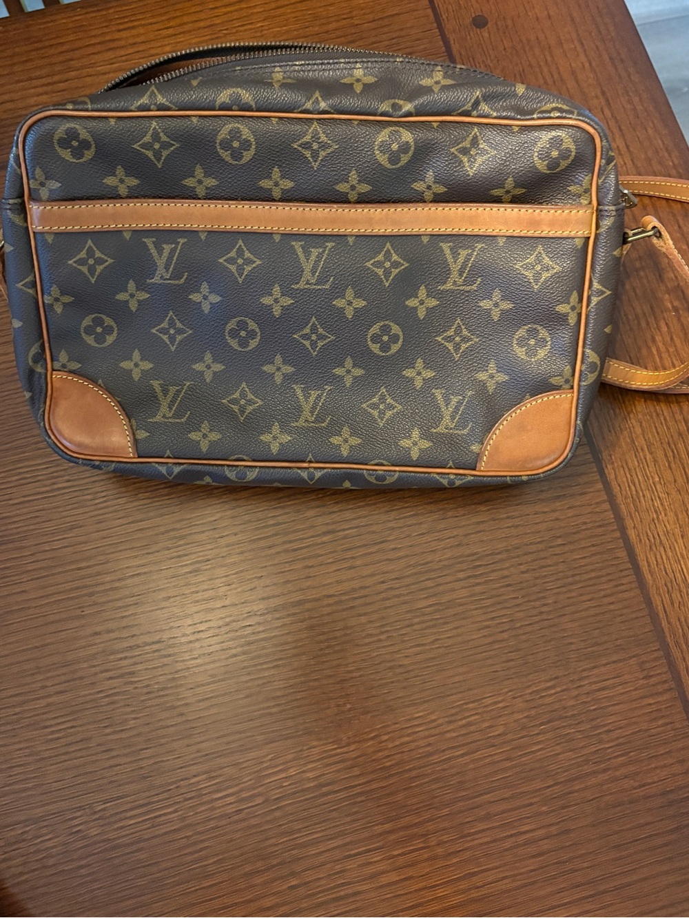 ❤️ Authentic! Louis Vuitton Trocadero 30 BIG Monogram Messenger Bag.